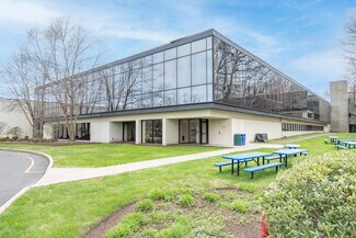 Plus de détails pour 710 Bridgeport Ave, Shelton, CT - Bureau, Industriel/Logistique à louer