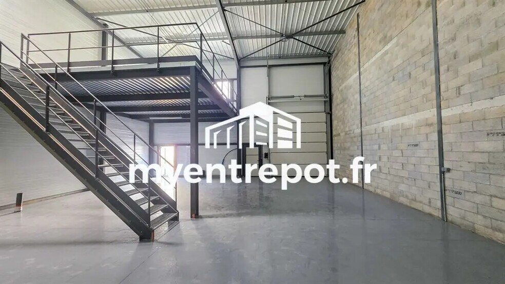 Local d'activités dans Signes à vendre - Photo intérieure – Image 2 sur 6