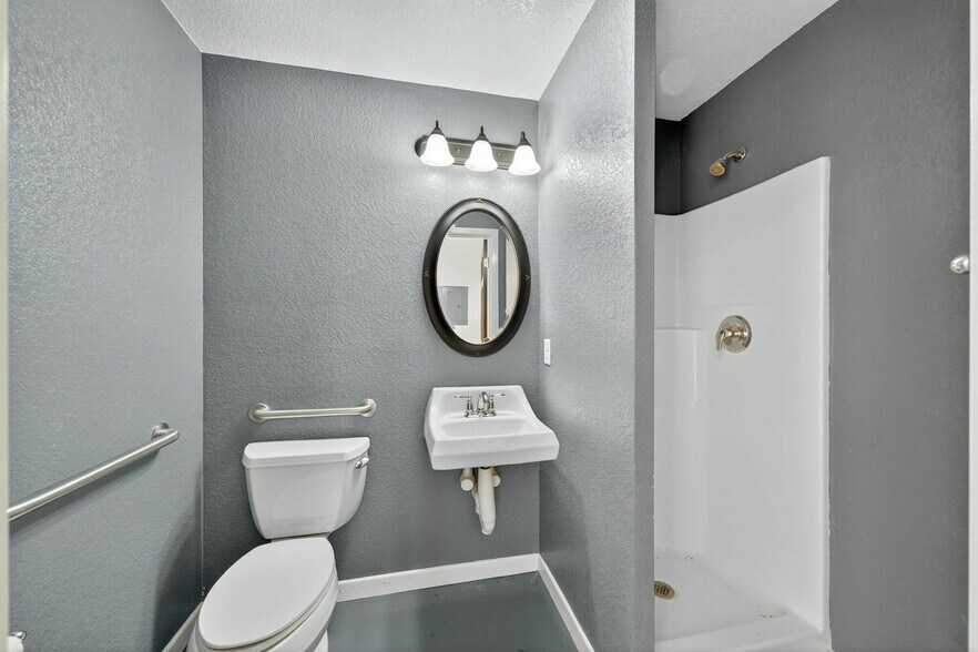 916 E Blanco Rd, Boerne, TX à louer - Photo de l’immeuble – Image 3 sur 3