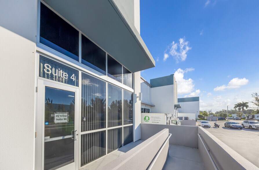 14001 NW 112th Ave, Hialeah Gardens, FL à louer - Photo de l’immeuble – Image 1 sur 16