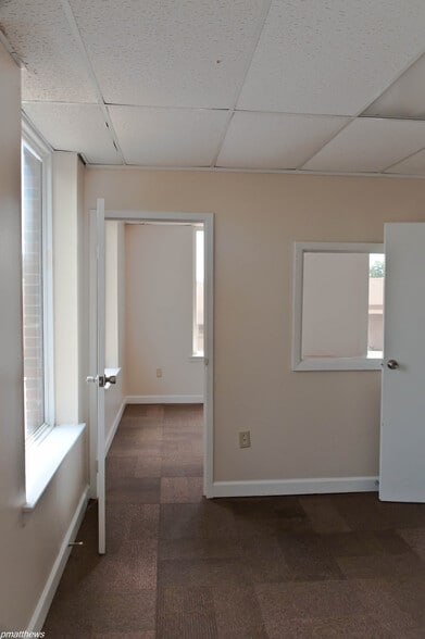 6022 Jefferson Ave, Newport News, VA à louer - Photo intérieure – Image 3 sur 13