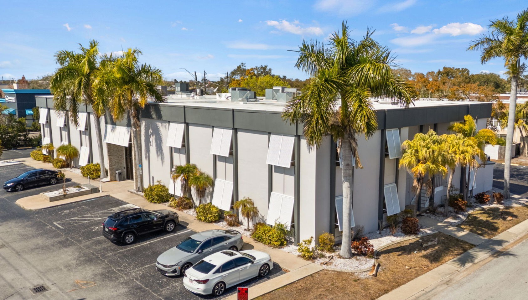 2700 E Bay Dr, Largo, FL à vendre Photo de l’immeuble– Image 1 sur 13