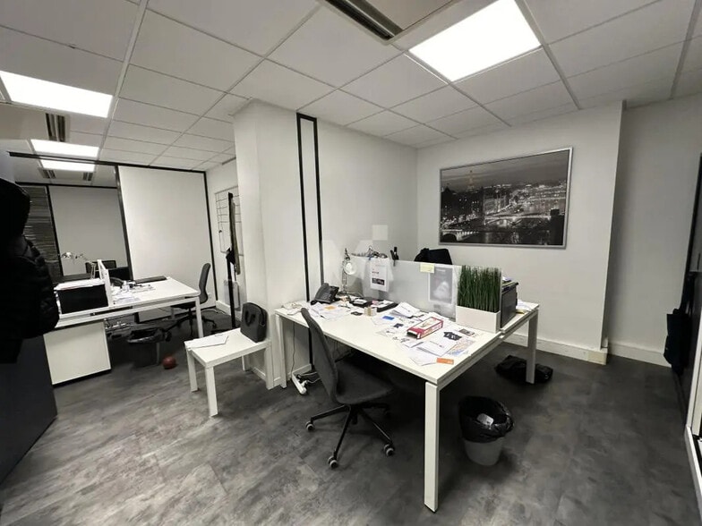 Local d’activités dans Montrouge à louer - Photo de l’immeuble – Image 2 sur 8