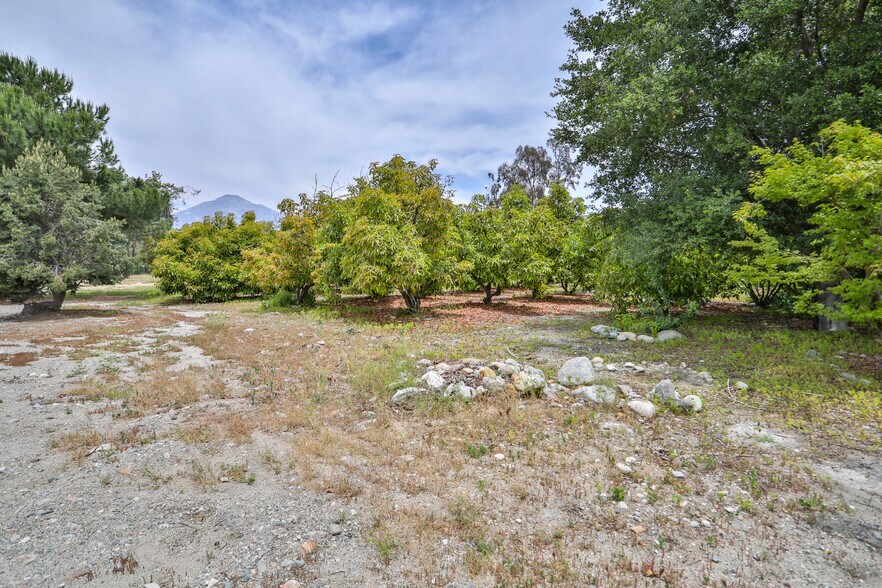 777 E Miramar Ave, Claremont, CA à louer - Photo de l’immeuble – Image 2 sur 38