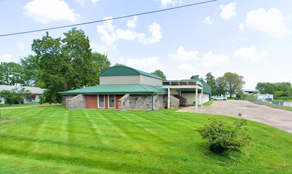 111 Aiken St, Hope, IN à louer - Photo de l’immeuble – Image 2 sur 27