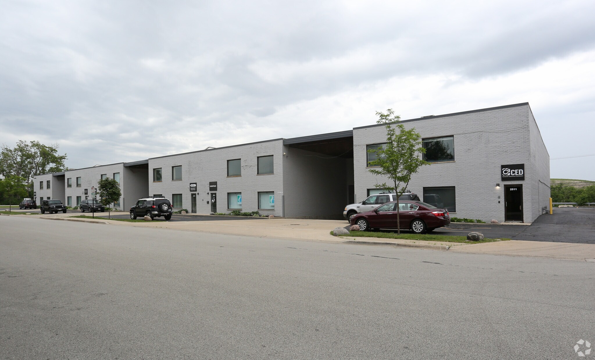 2511-2521 Pan Am Blvd, Elk Grove Village, IL à louer Photo principale– Image 1 sur 13