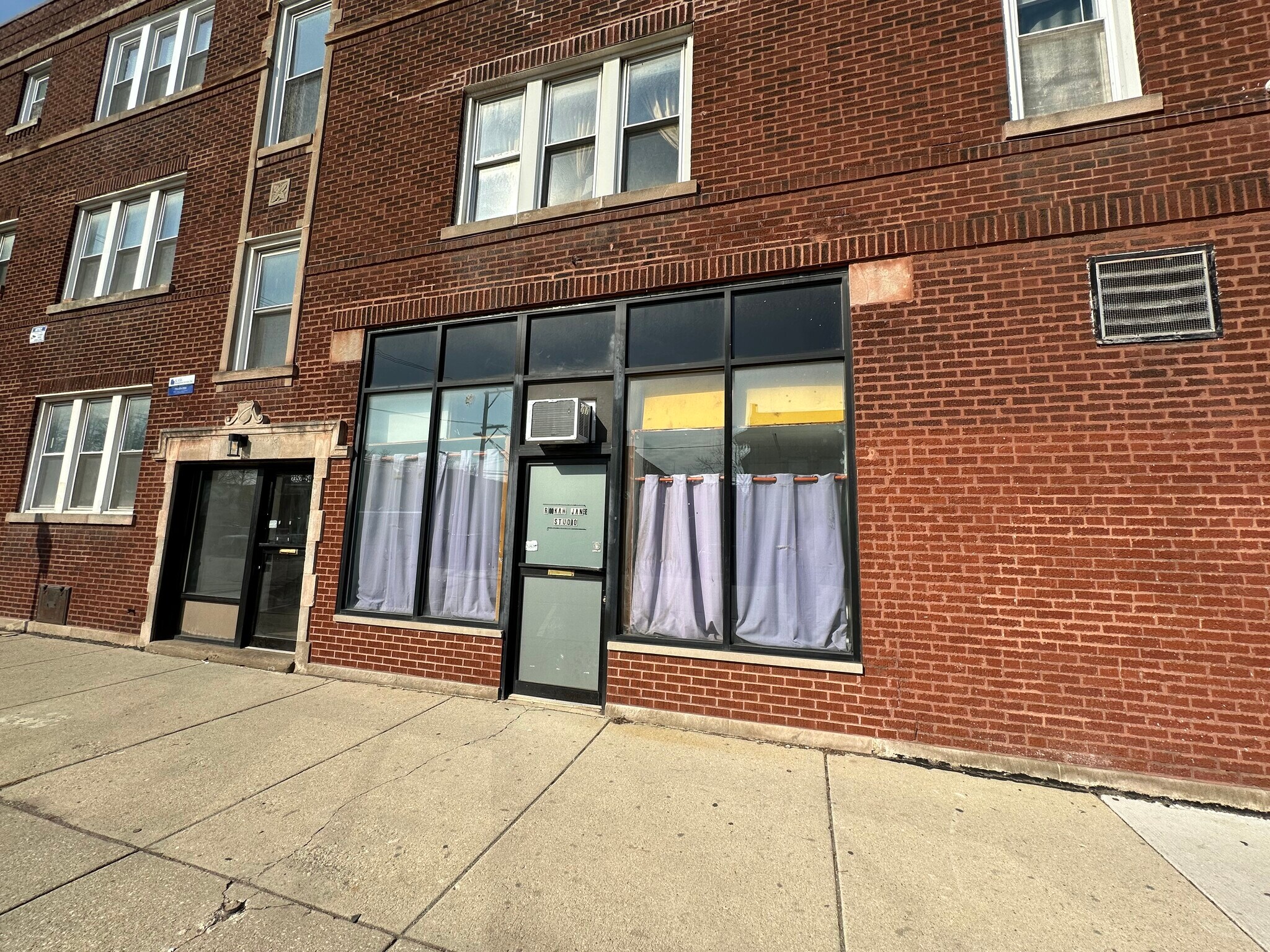 2354 N Saint Louis Ave, Chicago, IL à louer Photo principale– Image 1 sur 12