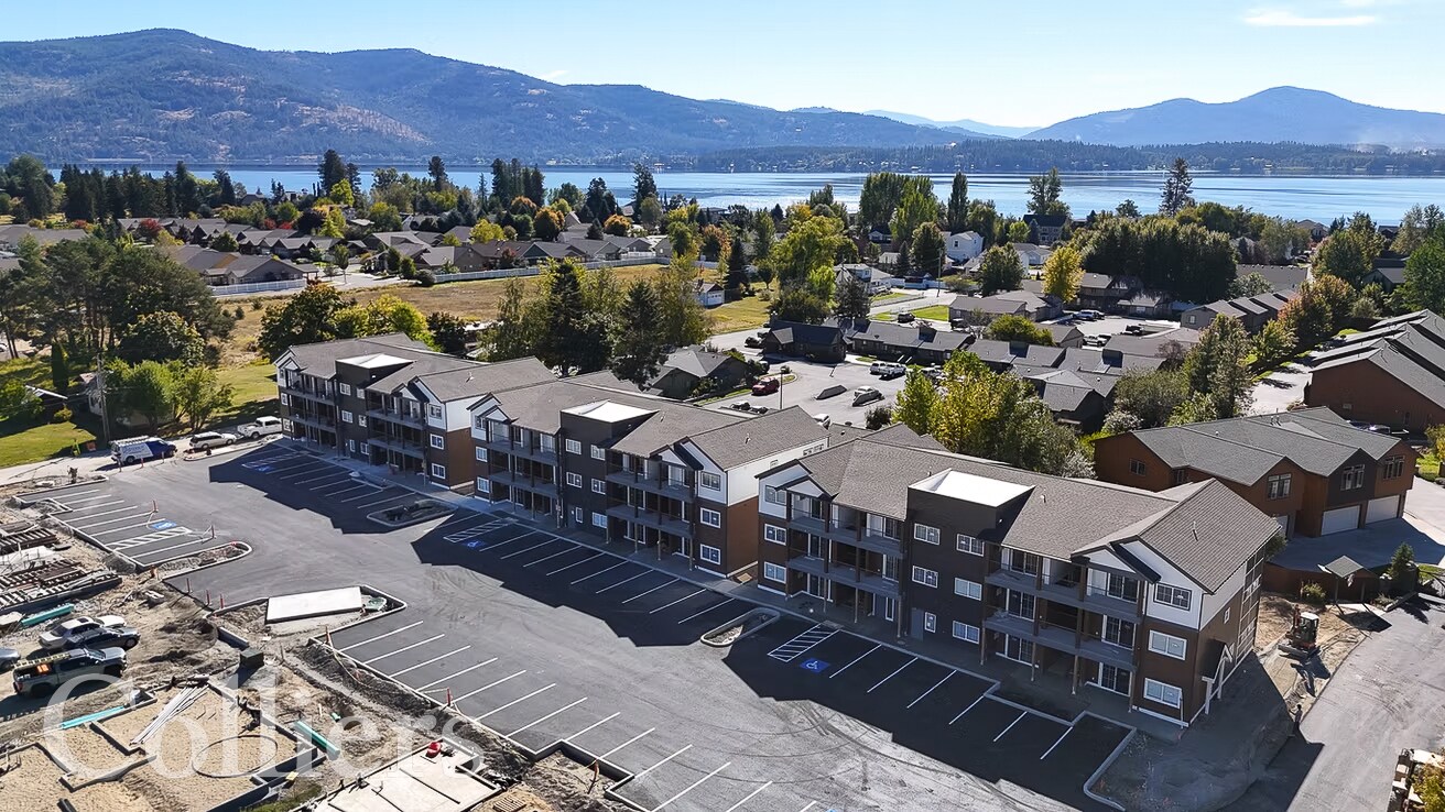 1717 Element Ln, Sandpoint, ID à vendre Photo principale– Image 1 sur 17