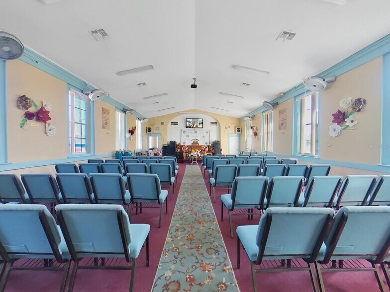 953 E 11th Ave, Tampa, FL à louer - Photo de l’immeuble – Image 3 sur 8