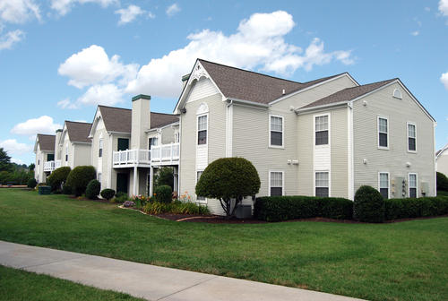 101 Old Oak Ln, Colonial Heights, VA à vendre - Photo de l’immeuble – Image 2 sur 52