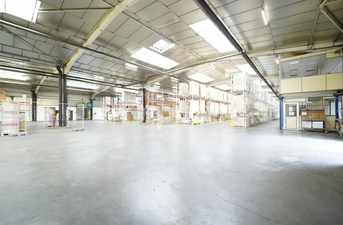 Local d’activités dans Chaponost à louer Photo intérieure– Image 1 sur 5