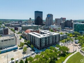 140 E Monument Ave, Dayton, OH à louer Aérien– Image 2 sur 2