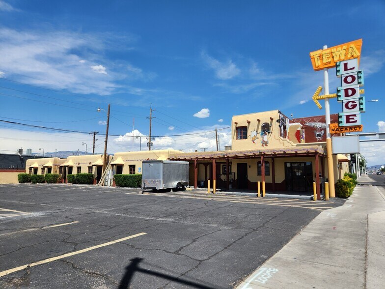 5715 Central Ave NE, Albuquerque, NM à vendre - Photo de l’immeuble – Image 3 sur 29