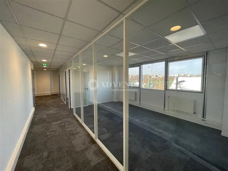 Bureau dans Fontenay-sous-Bois à louer - Photo de l’immeuble – Image 2 sur 5