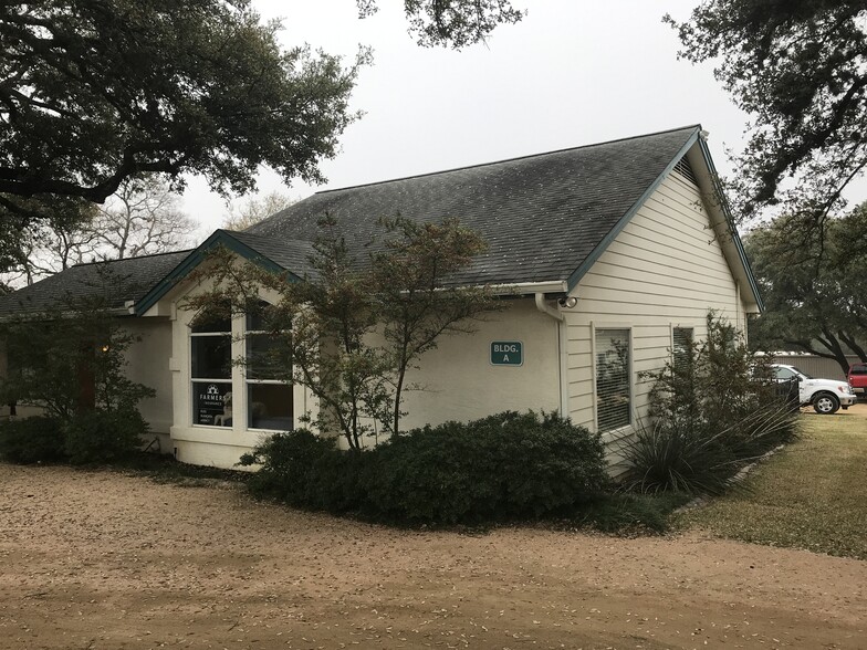 5541 McNeil Dr, Austin, TX à louer - Photo de l’immeuble – Image 3 sur 5