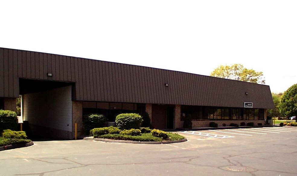 170-212 N Plains Industrial Rd, Wallingford, CT à vendre - Photo de l’immeuble – Image 2 sur 15