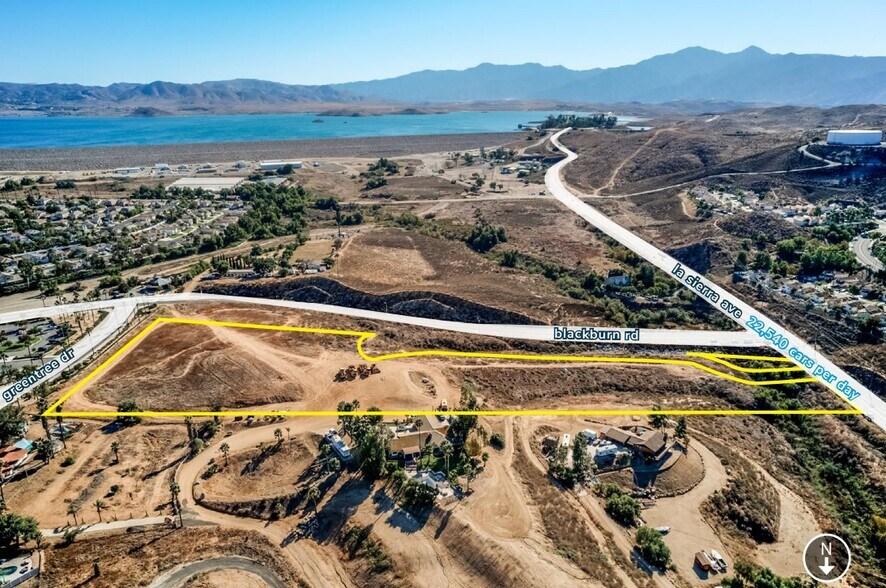 NEC La Sierra Ave, Riverside, CA à vendre - Photo de l’immeuble – Image 1 sur 3