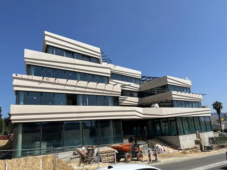 285 Avenue Marcel Paul (Rd 63), La Seyne-sur-Mer à louer - Photo de l’immeuble – Image 2 sur 13