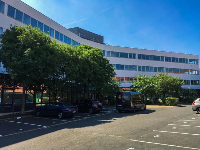 Plus de détails pour 9 Allée Des Barbanniers, Gennevilliers - Bureau à vendre