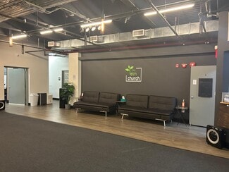 Plus de détails pour 5414 74th St, Elmhurst, NY - Bureau à louer