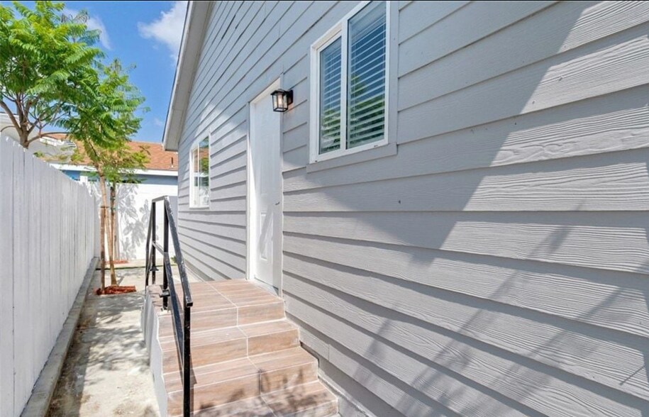 1143 E 106th St, Los Angeles, CA à vendre - Photo de l’immeuble – Image 3 sur 4