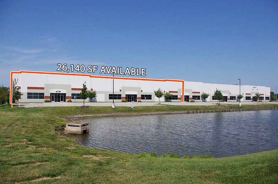 1607 Eastport Plaza Dr, Collinsville, IL à louer - Photo de l’immeuble – Image 3 sur 14