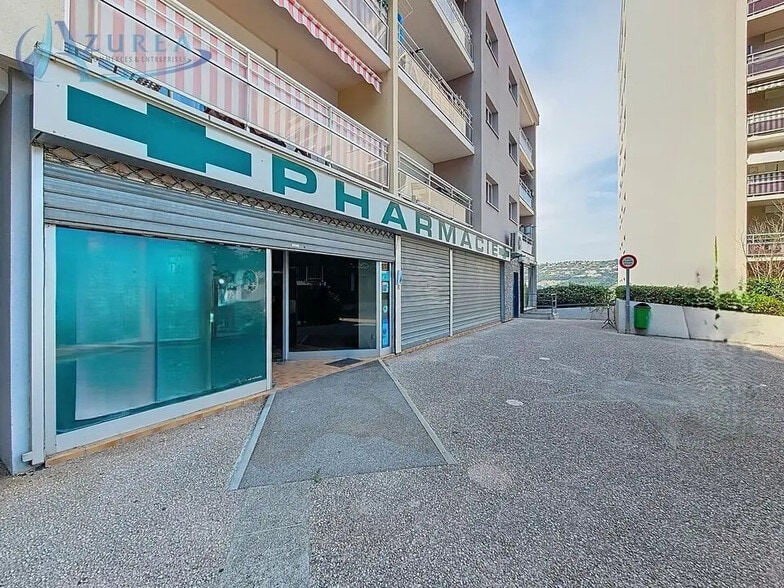 Local commercial dans Saint-Laurent-du-Var à louer - Photo de l’immeuble – Image 1 sur 6