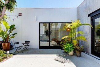 Plus de détails pour 8270-8272 Melrose Ave, Los Angeles, CA - Local commercial à louer