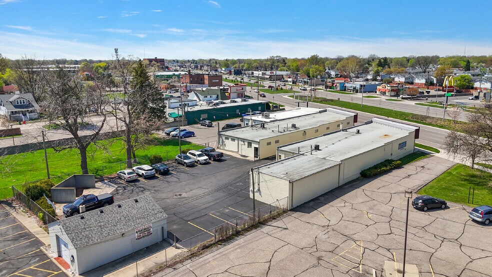 27920 Gratiot Ave, Roseville, MI à vendre - Photo de l’immeuble – Image 3 sur 4