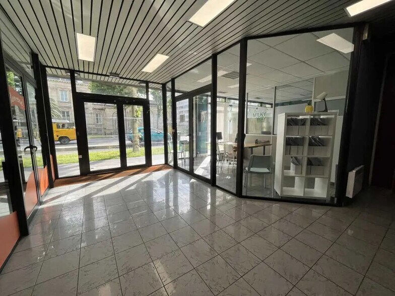 Bureau dans Bordeaux à louer - Photo intérieure – Image 2 sur 9