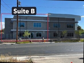 4055 E Patrick Ln, Las Vegas, NV à louer Photo de l’immeuble– Image 1 sur 11