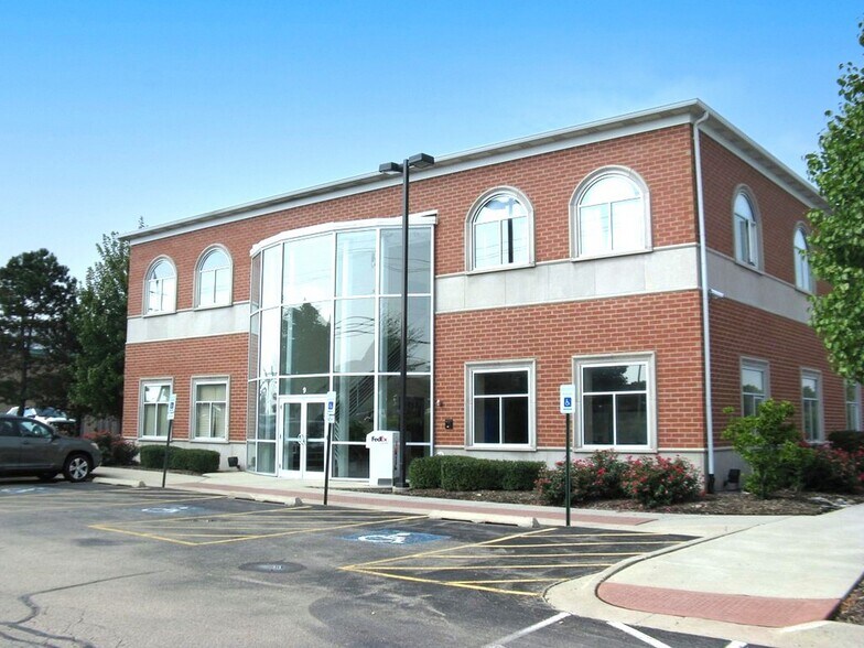 9 Crystal Lake Rd, Lake In The Hills, IL à louer - Photo de l’immeuble – Image 2 sur 20