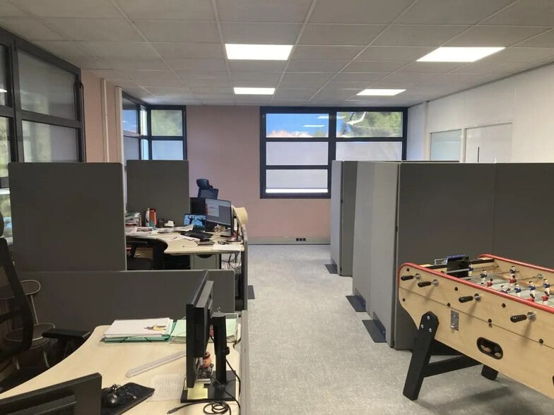 Bureau dans La Seyne-sur-Mer à louer - Photo de l’immeuble – Image 1 sur 6