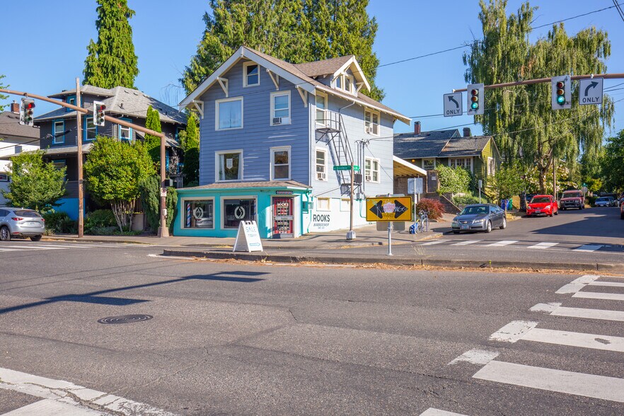 2931-2935 NE Broadway St, Portland, OR à louer - Photo de l’immeuble – Image 3 sur 16