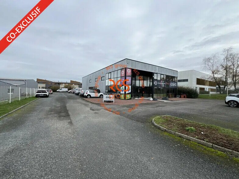 Local d'activités dans Artigues-près-Bordeaux à vendre - Photo de l’immeuble – Image 1 sur 10