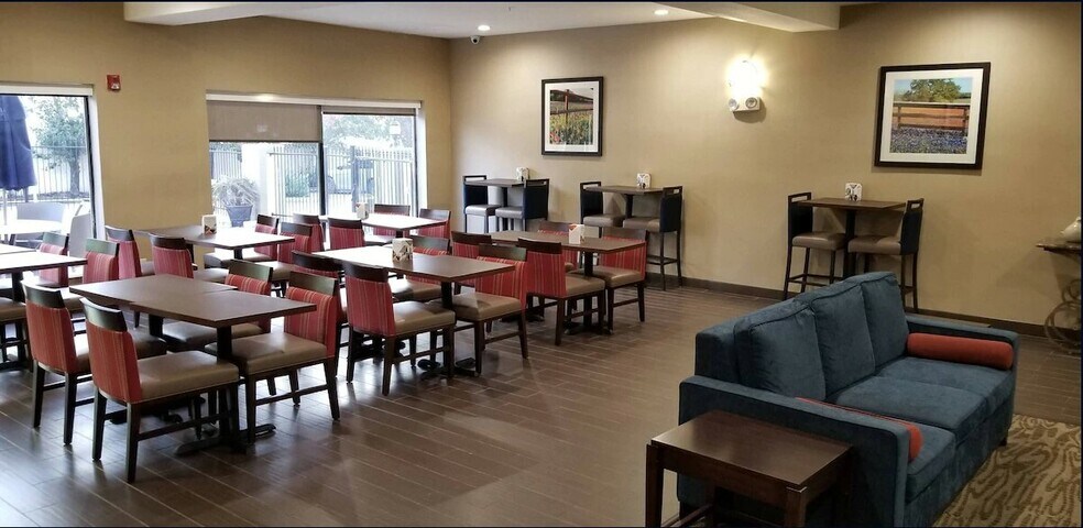 7014 Will Clayton Pky, Humble, TX à vendre - Photo intérieure – Image 2 sur 9