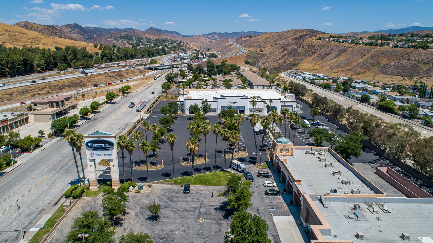 31970 Castaic Rd, Castaic, CA à vendre Photo de l’immeuble– Image 1 sur 17
