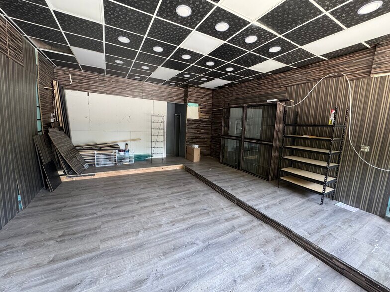1681 DeKalb ave, Brooklyn, NY à louer - Photo de l’immeuble – Image 3 sur 4