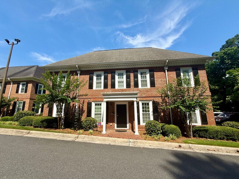 8525 Dunwoody Pl, Atlanta, GA à vendre - Photo de l’immeuble – Image 3 sur 9