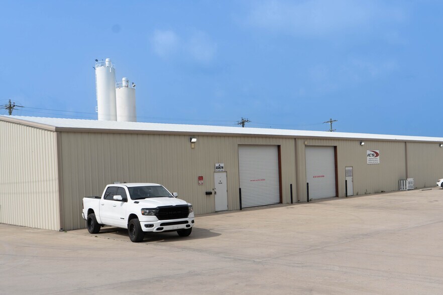 681 Eastgate Rd, Midlothian, TX à louer - Photo de l’immeuble – Image 2 sur 8