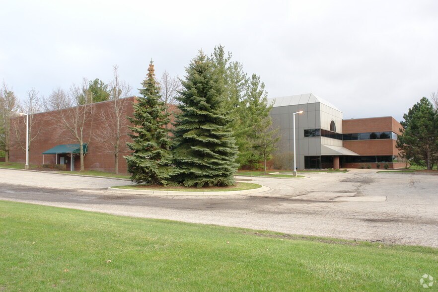 5989 Tahoe Dr SE, Grand Rapids, MI à louer - Photo de l’immeuble – Image 3 sur 7