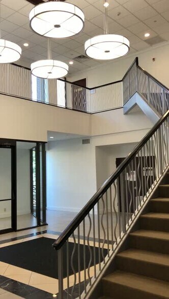 30 Buxton Farm Rd, Stamford, CT à louer - Vidéo sur l’annonce professionnelle – Image 2 sur 17