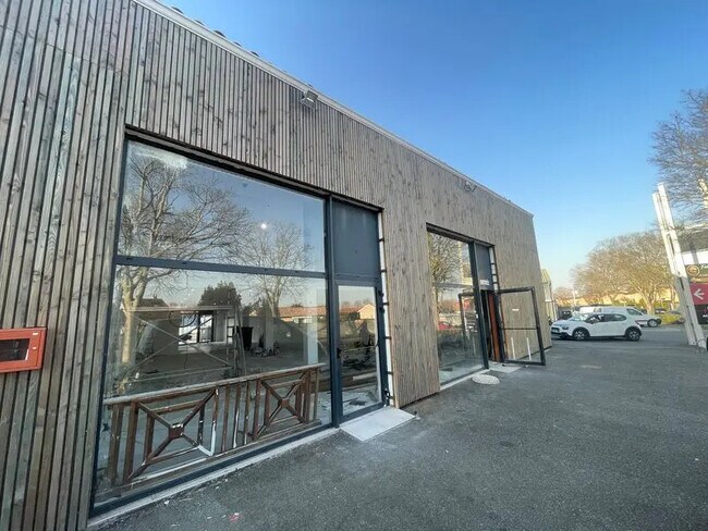 Plus de détails pour Local commercial à louer