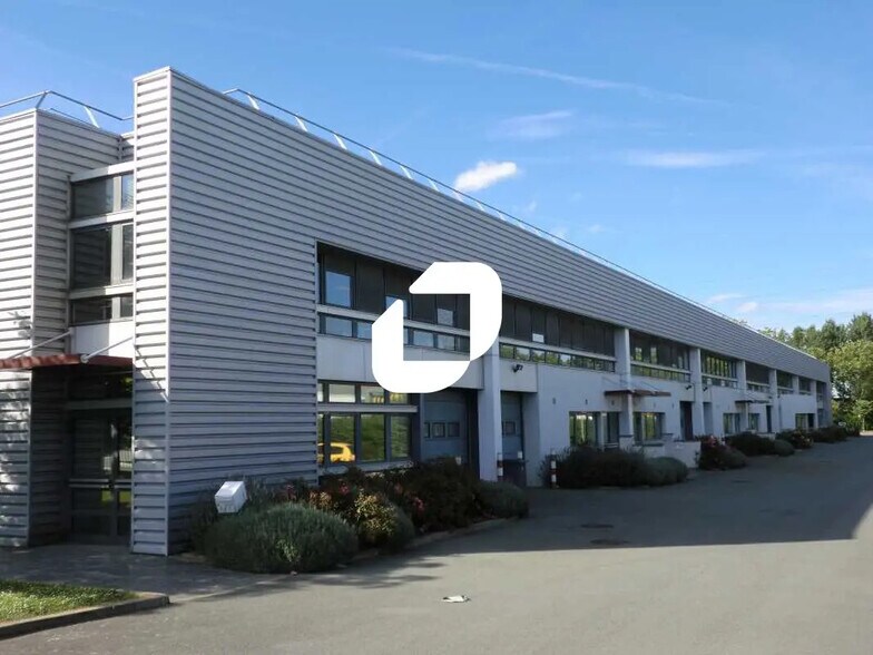 Local d’activités dans Trappes à louer - Photo de l’immeuble – Image 1 sur 7