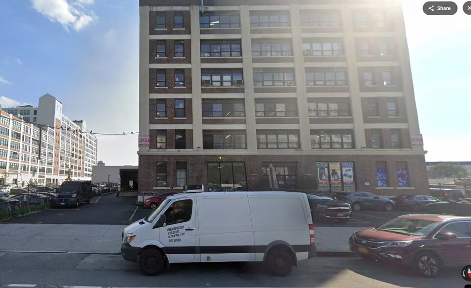 30-11 47th ave, Long Island City, NY à louer - Photo principale – Image 1 sur 1