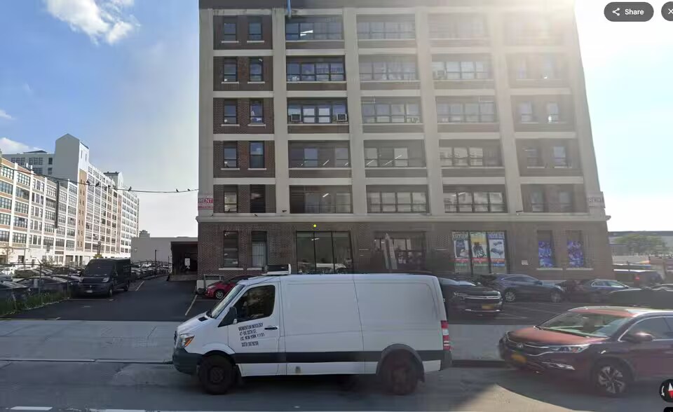 30-11 47th ave, Long Island City, NY à louer Photo principale– Image 1 sur 2