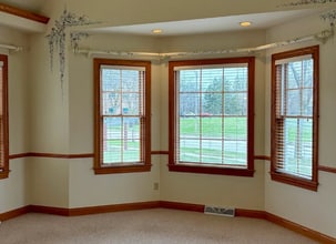 W62N225 Washington Ave, Cedarburg, WI à louer Photo intérieure– Image 1 sur 9