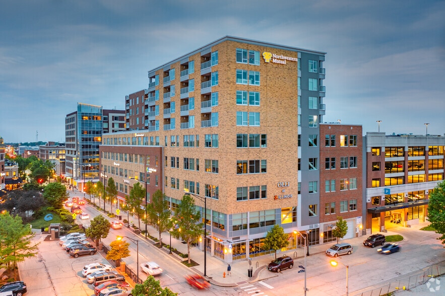 301 N Neil St, Champaign, IL à louer - Photo principale – Image 1 sur 6