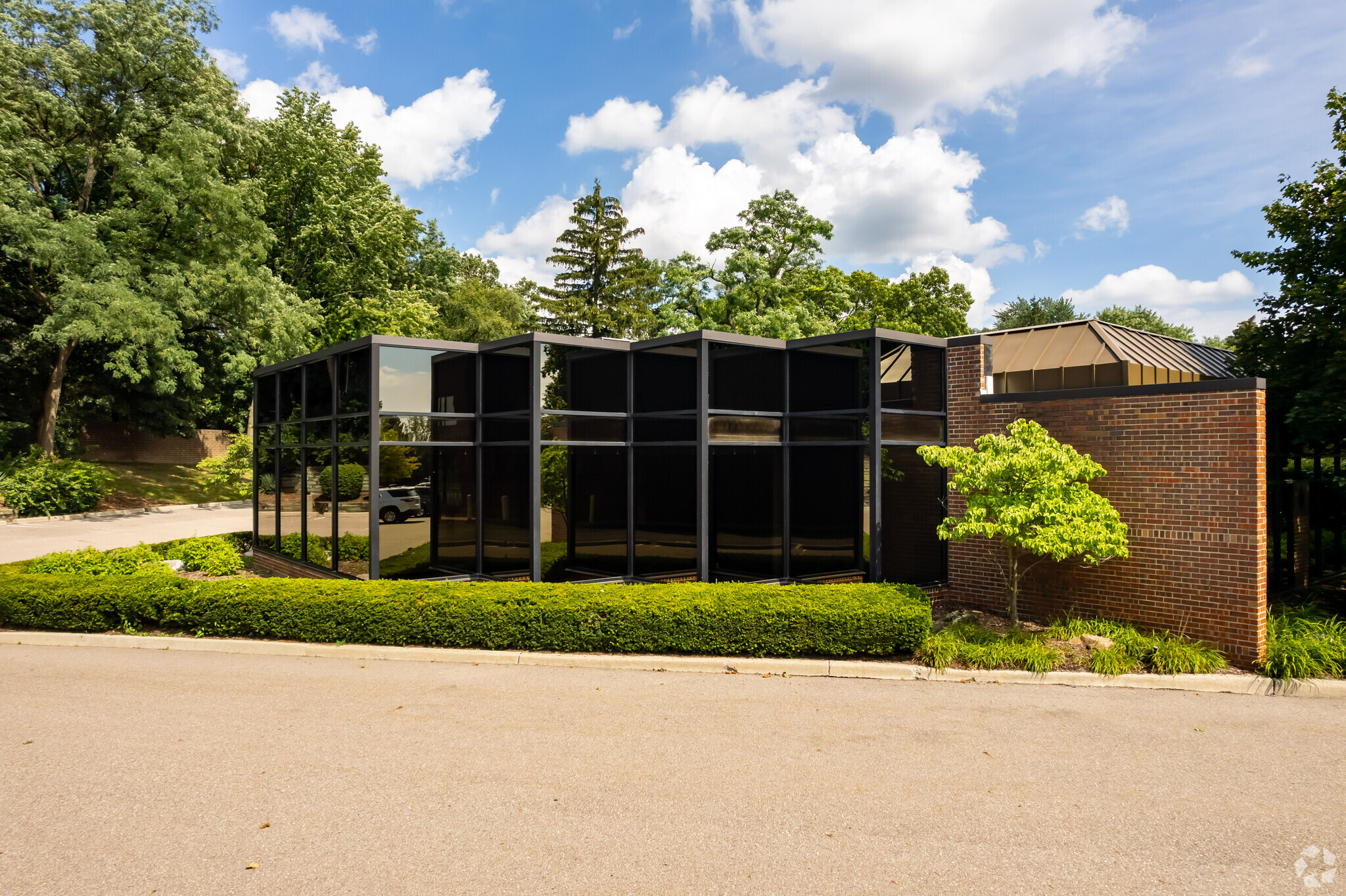 29600 Northwestern Hwy, Southfield, MI à louer Photo principale– Image 1 sur 7