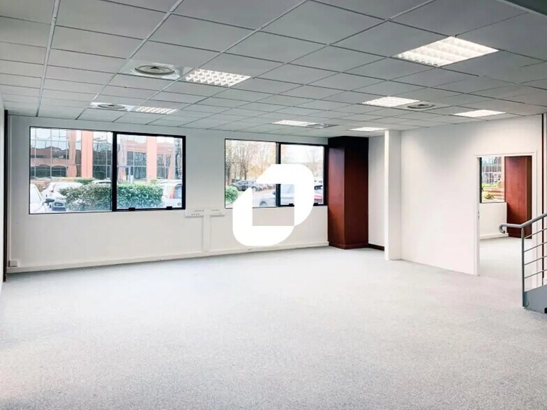 Bureau dans Saint-Thibault-des-Vignes à louer - Photo de l’immeuble – Image 2 sur 15